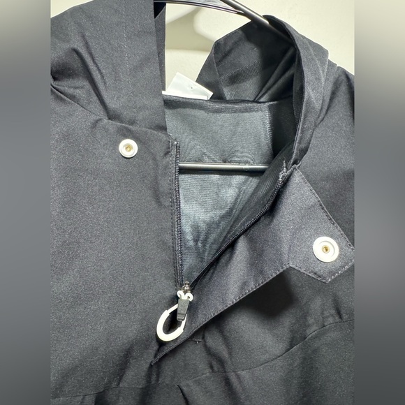 Nike Boy’s Black Poncho Jacket - Picture 15 of 15